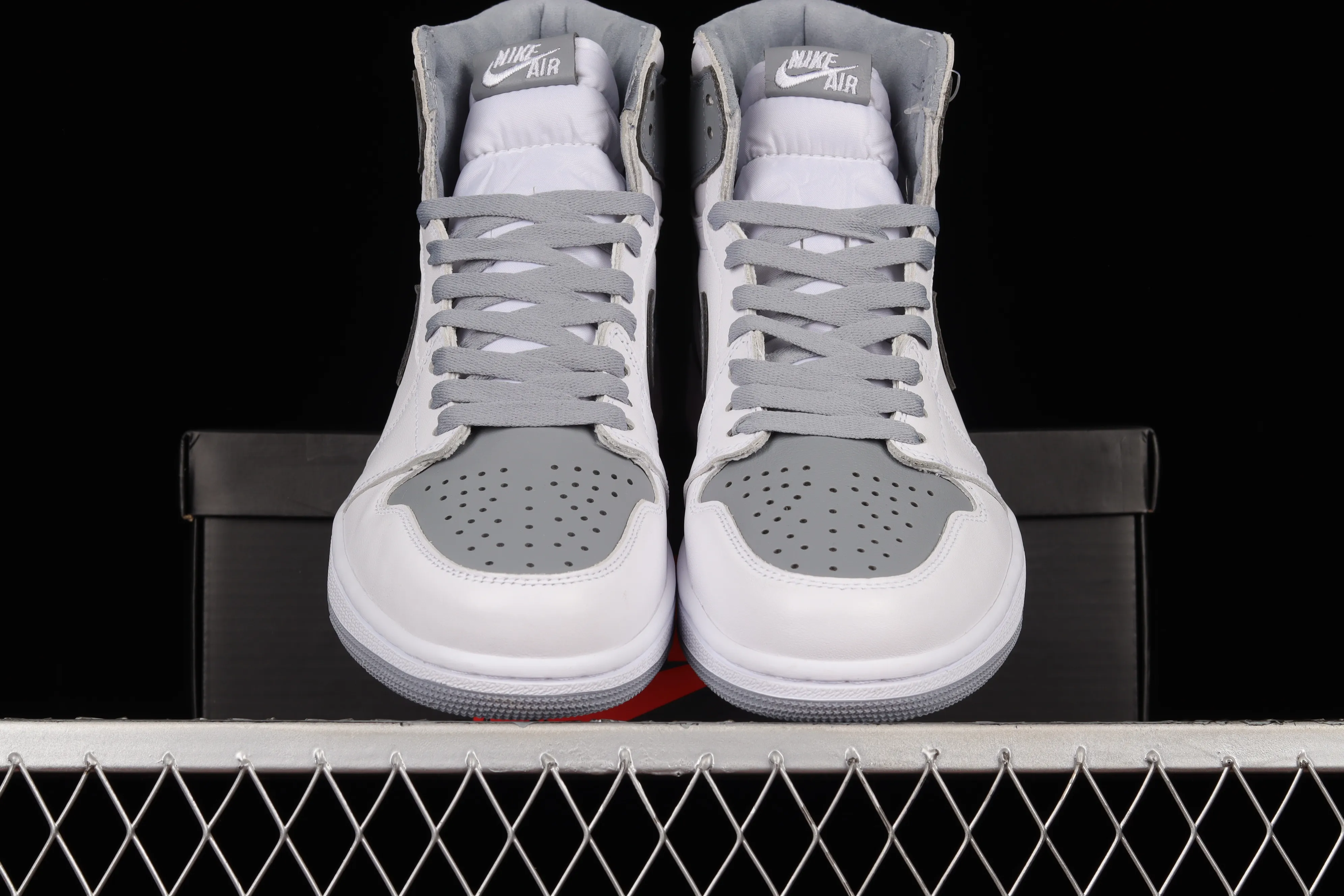 All categories Air Jordan Jordan series basketball shoes Air Jordan 1 High Air Jordan 1 High OG "Stealth" AJ1 Joe 1 high top white gray 555088-037